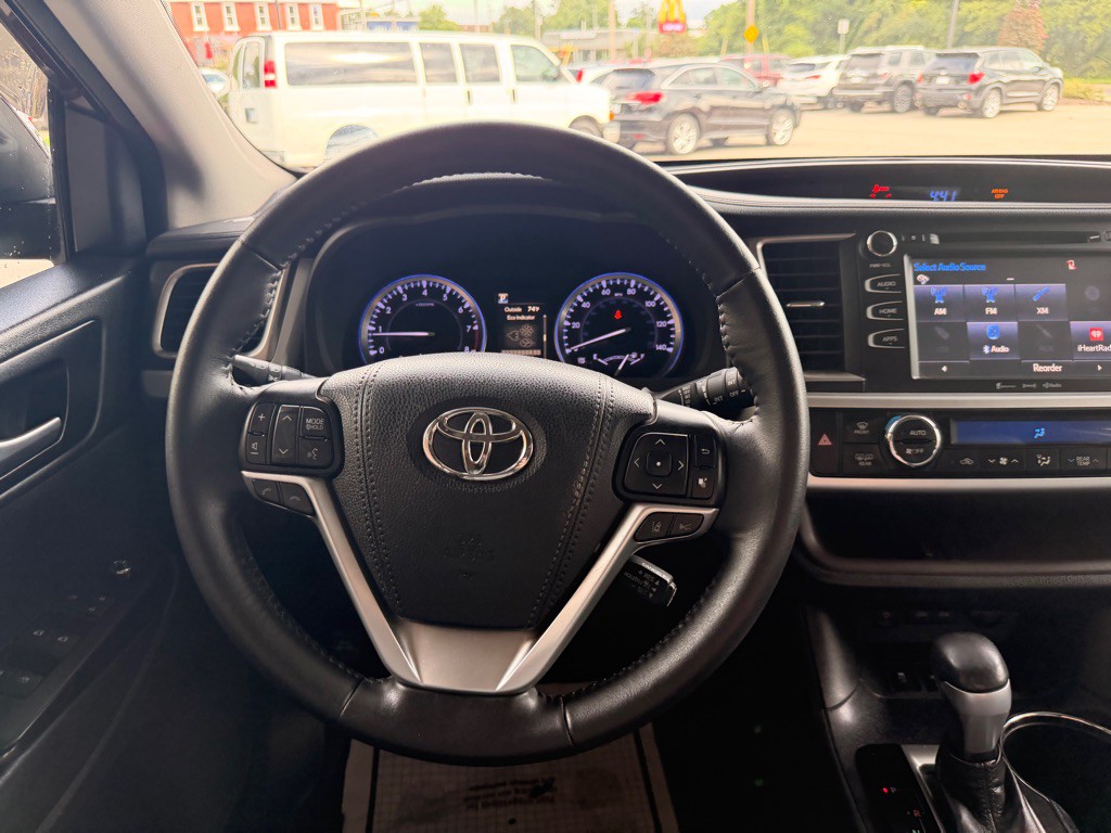 2018 Toyota Highlander Image 21