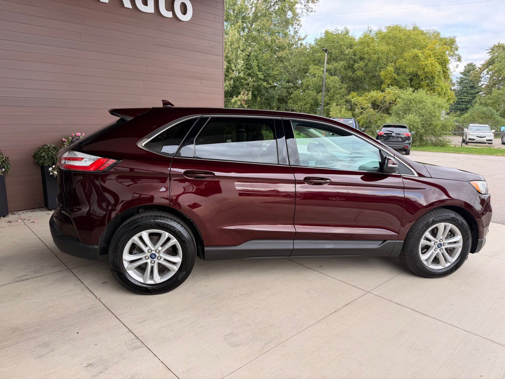 2020 Ford Edge Image 8
