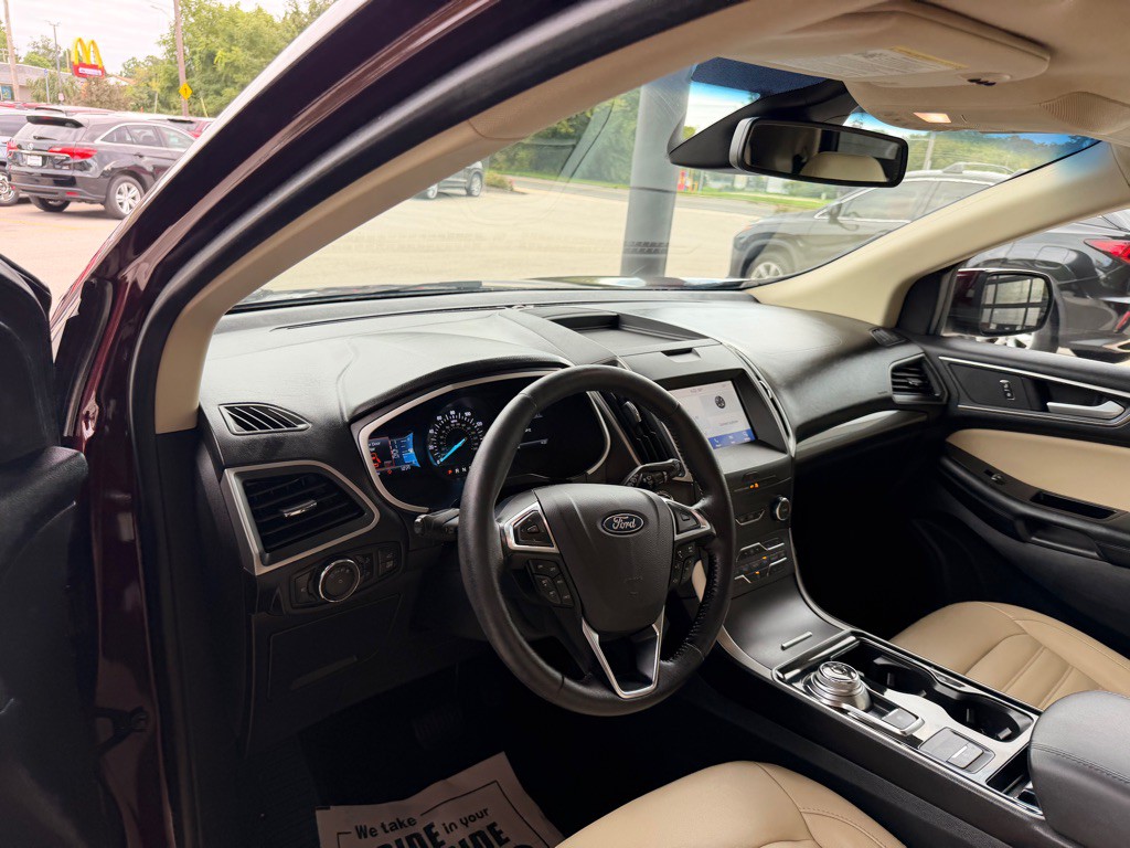 2020 Ford Edge Image 9