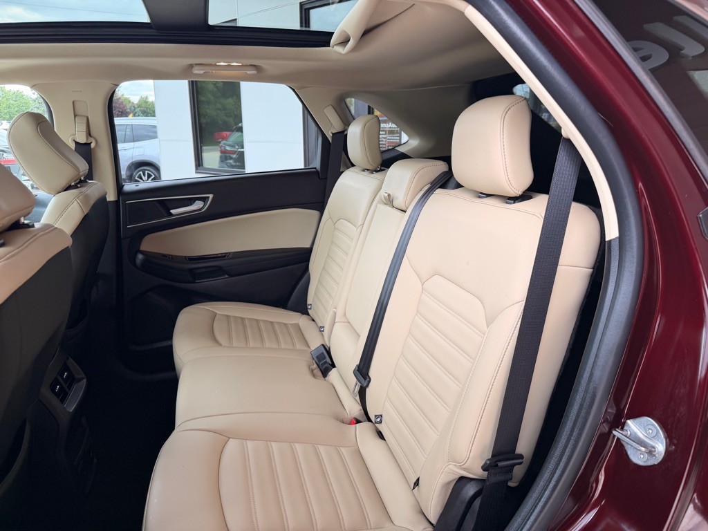 2020 Ford Edge Image 12