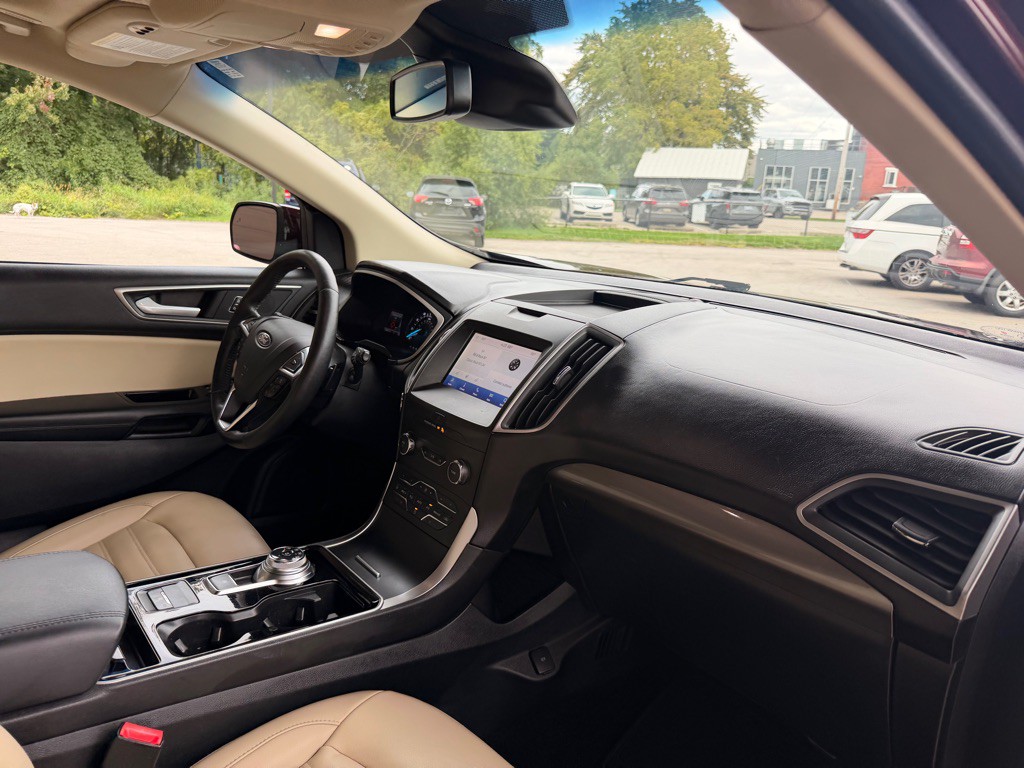 2020 Ford Edge Image 16