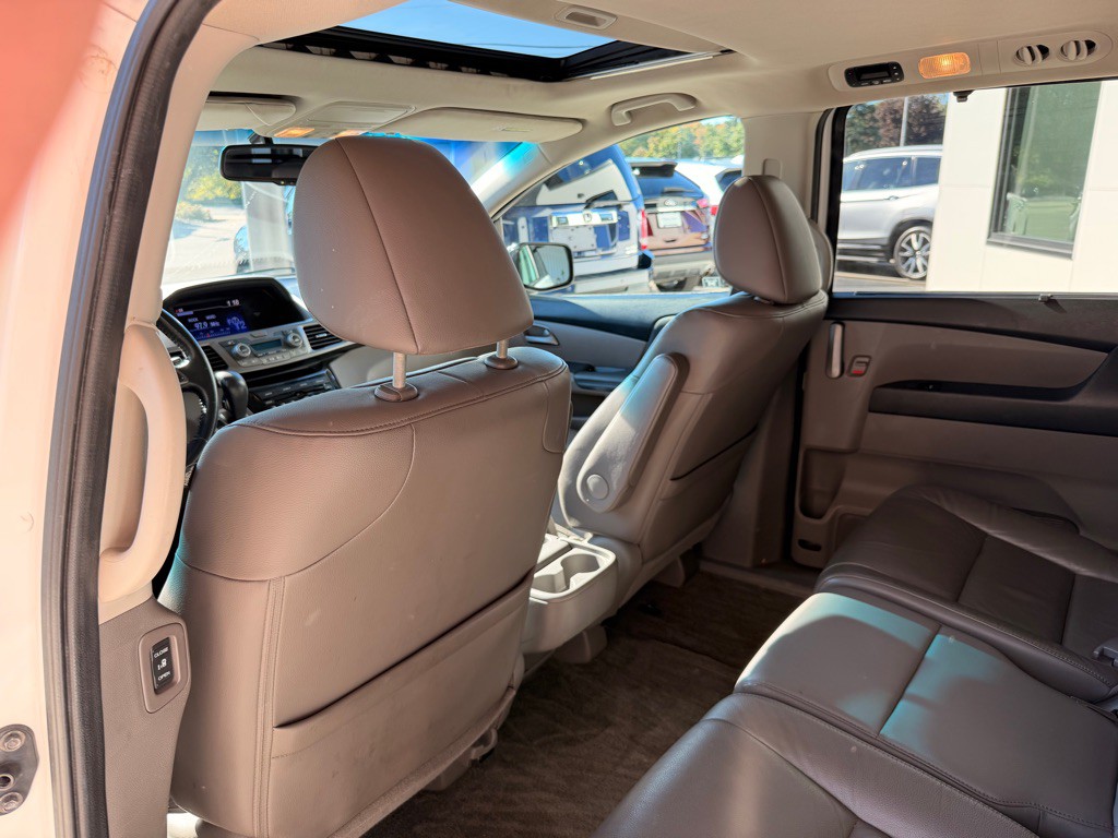 2012 Honda Odyssey Image 11