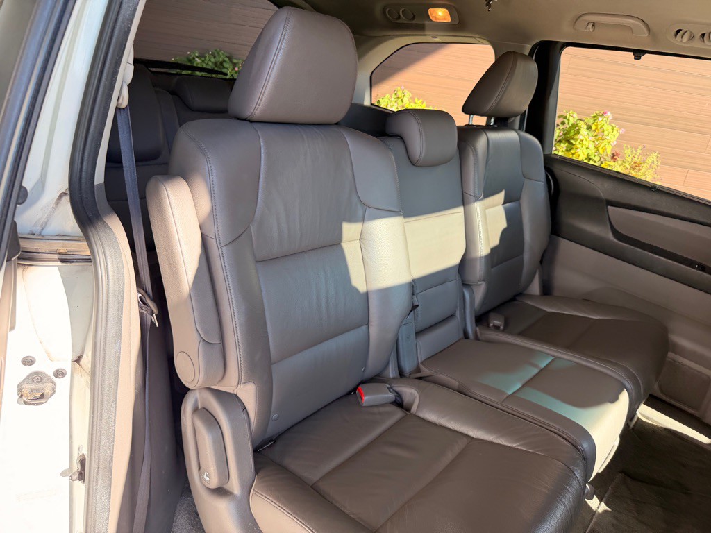 2012 Honda Odyssey Image 16