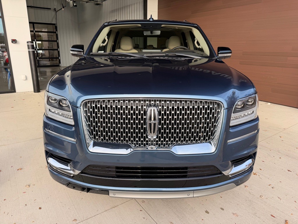 2018 Lincoln Navigator Image 2