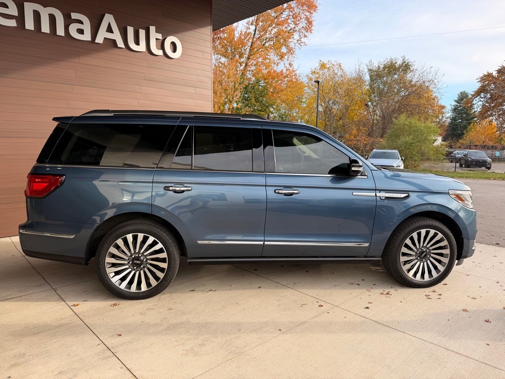 2018 Lincoln Navigator Image 8