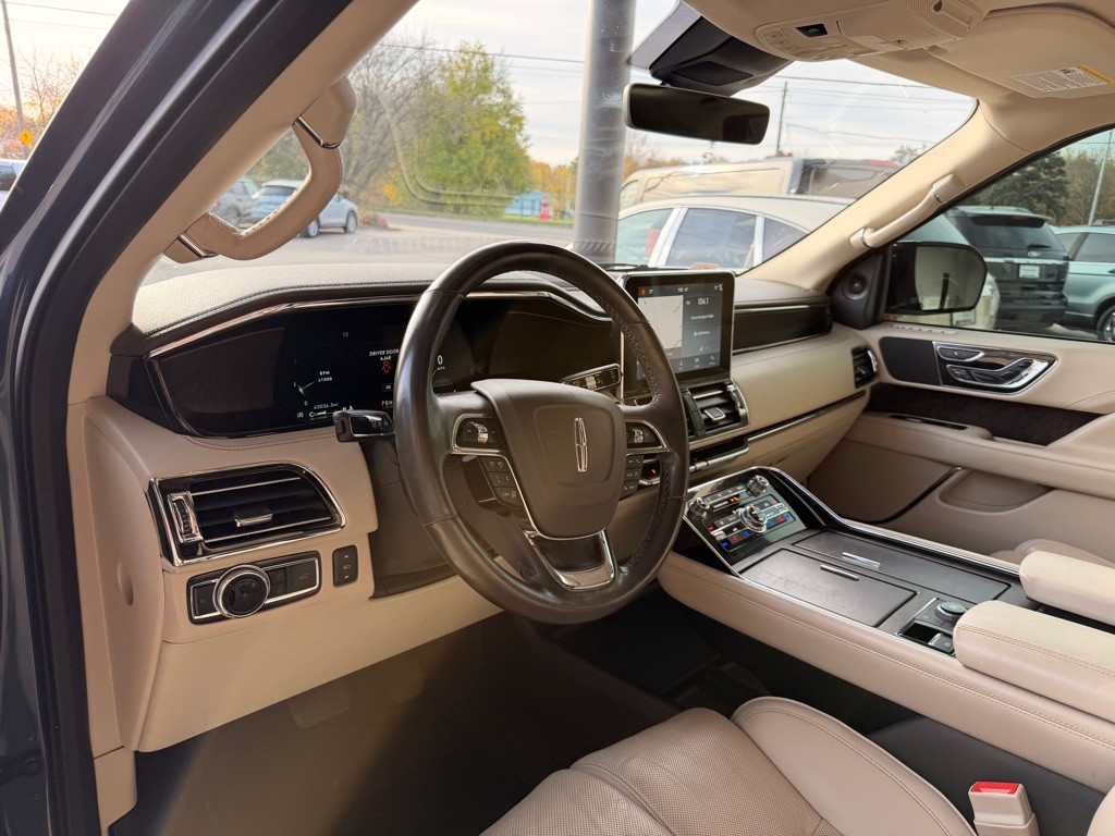 2018 Lincoln Navigator Image 9