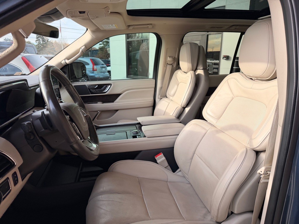 2018 Lincoln Navigator Image 10