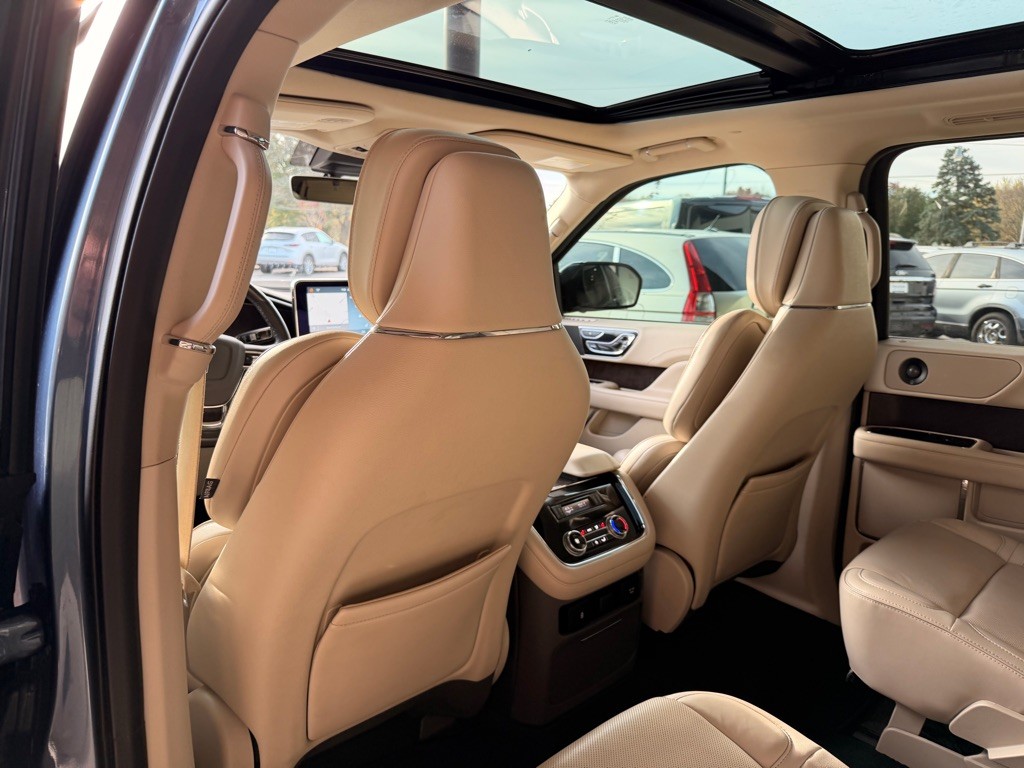 2018 Lincoln Navigator Image 11