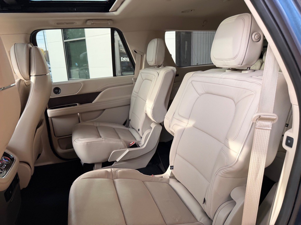 2018 Lincoln Navigator Image 12