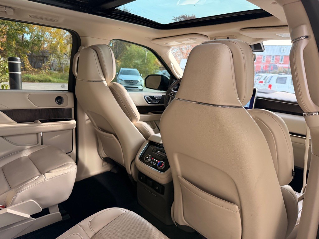 2018 Lincoln Navigator Image 15