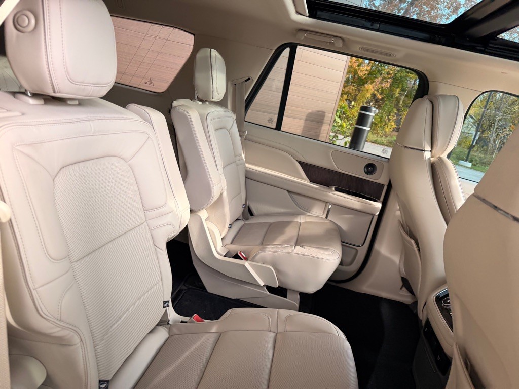 2018 Lincoln Navigator Image 16