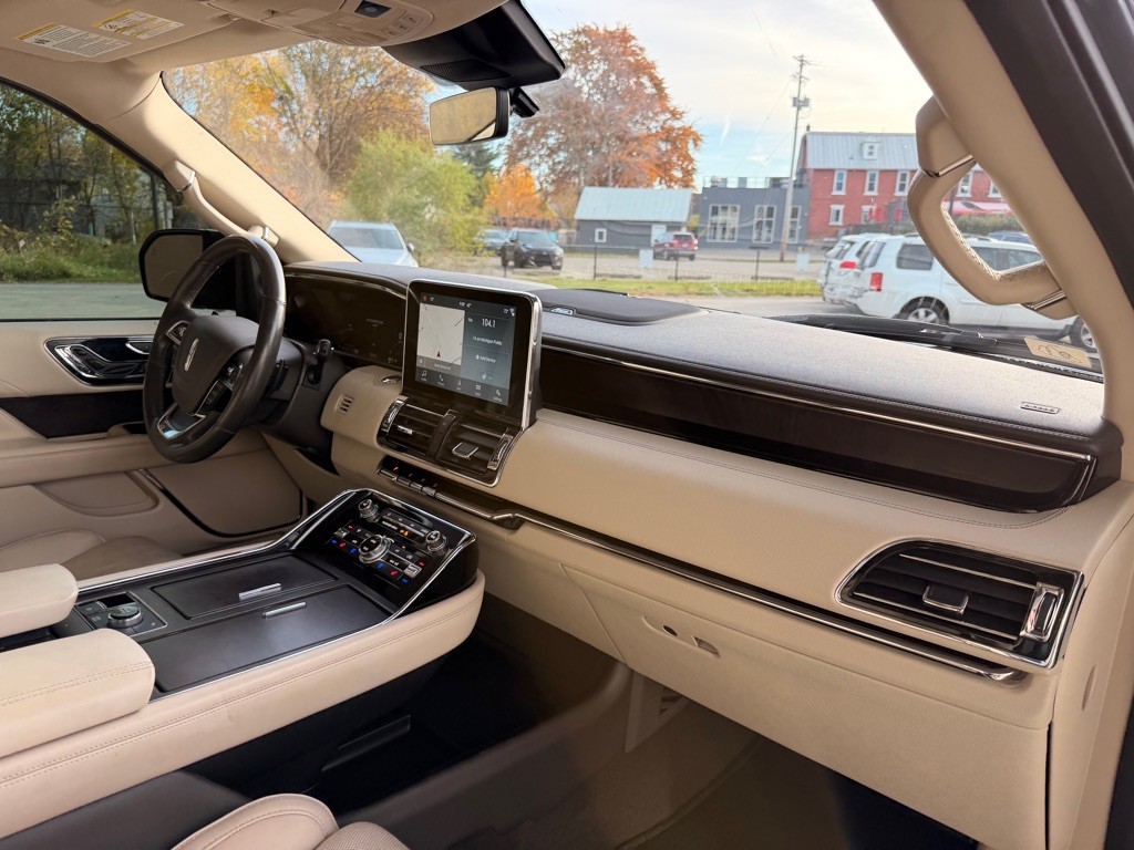 2018 Lincoln Navigator Image 18