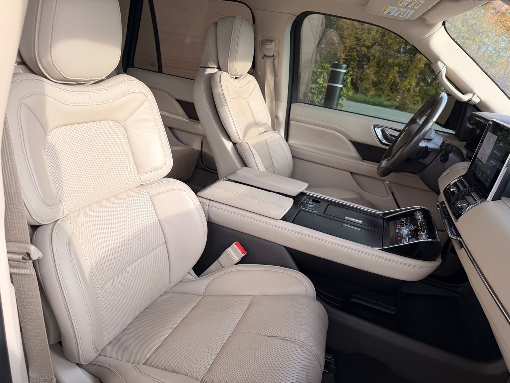 2018 Lincoln Navigator Image 19
