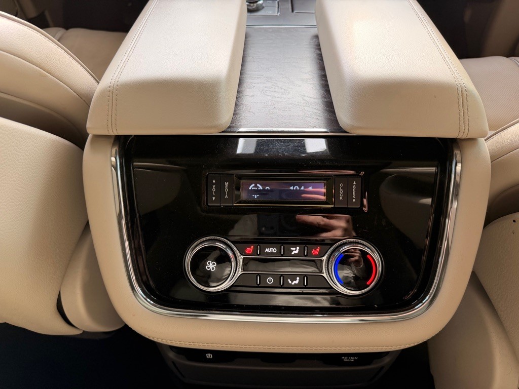 2018 Lincoln Navigator Image 29