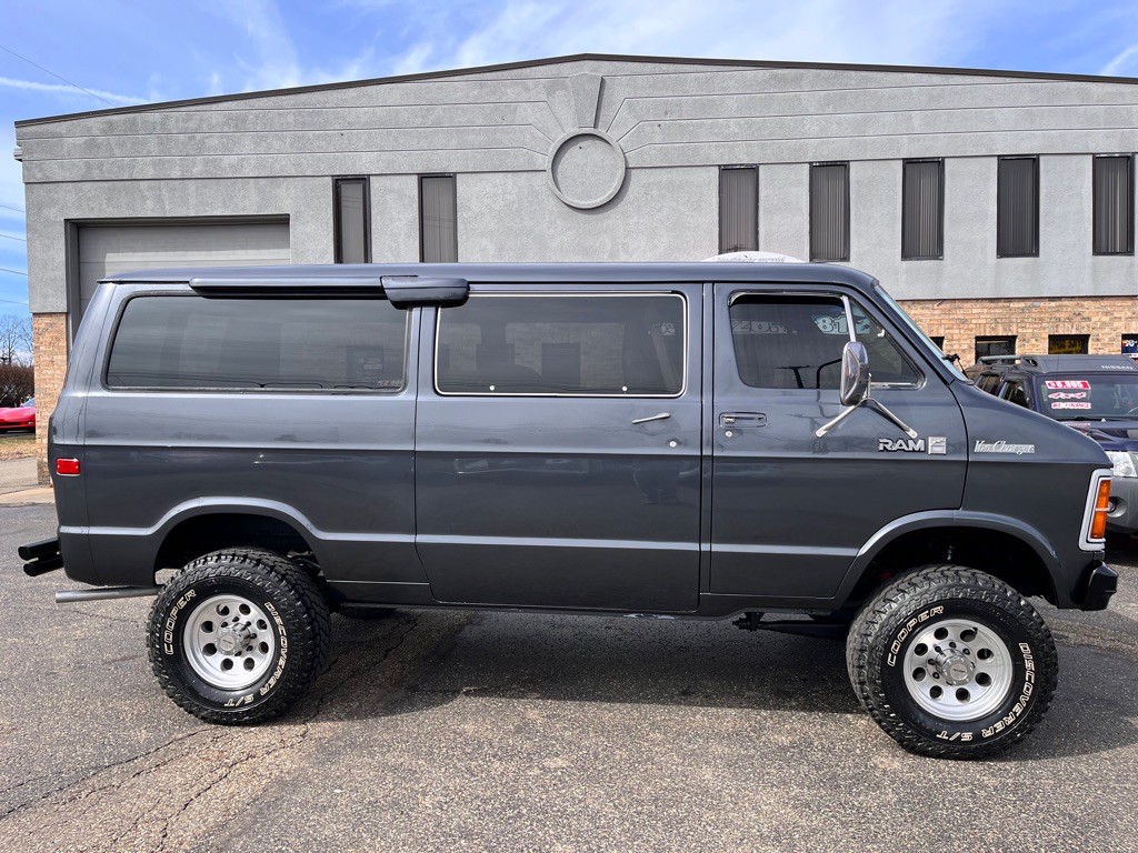 1984 Dodge Ram Van Image 3