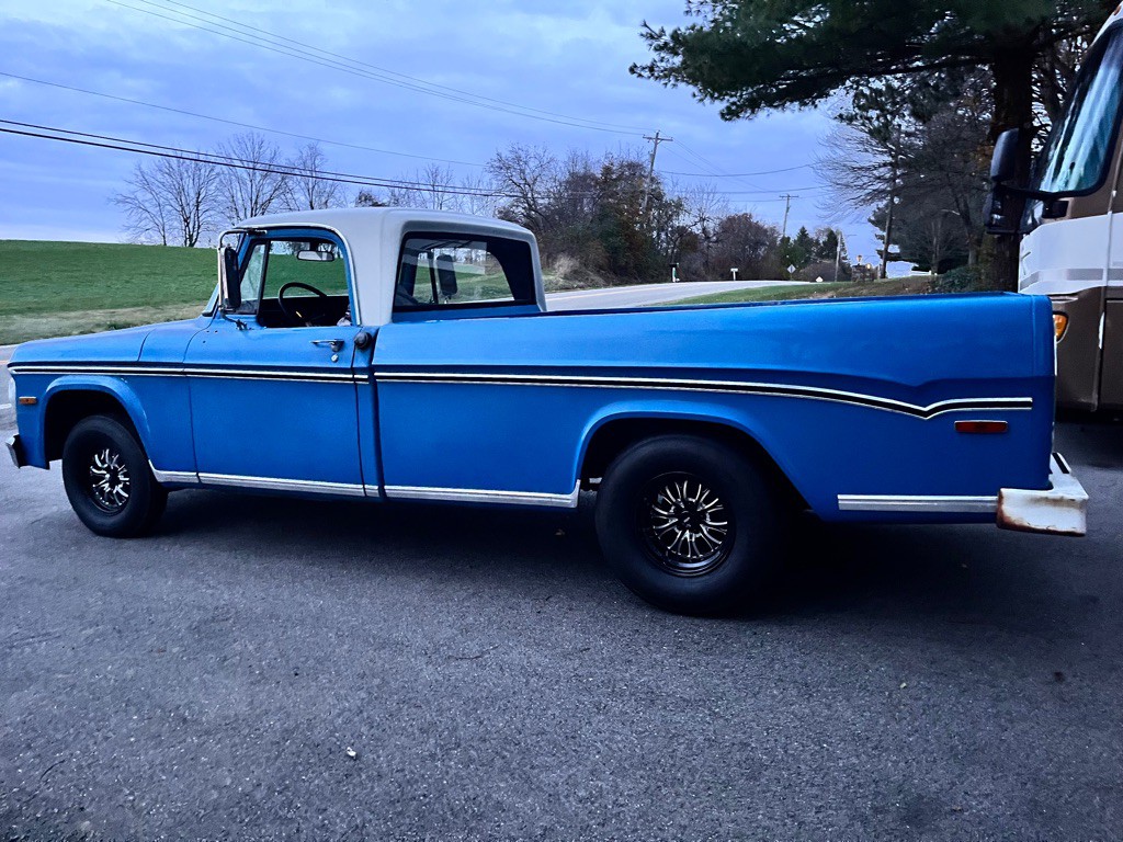 1970 Dodge Sweptline D100 Image 9