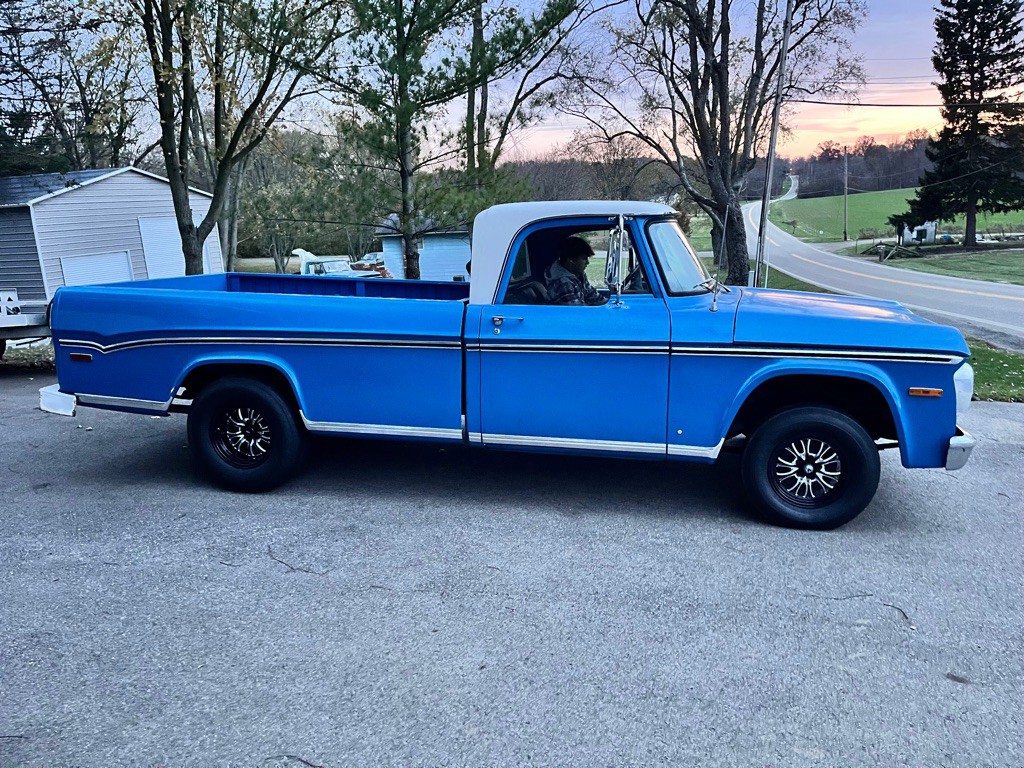 1970 Dodge Sweptline D100 Image 16