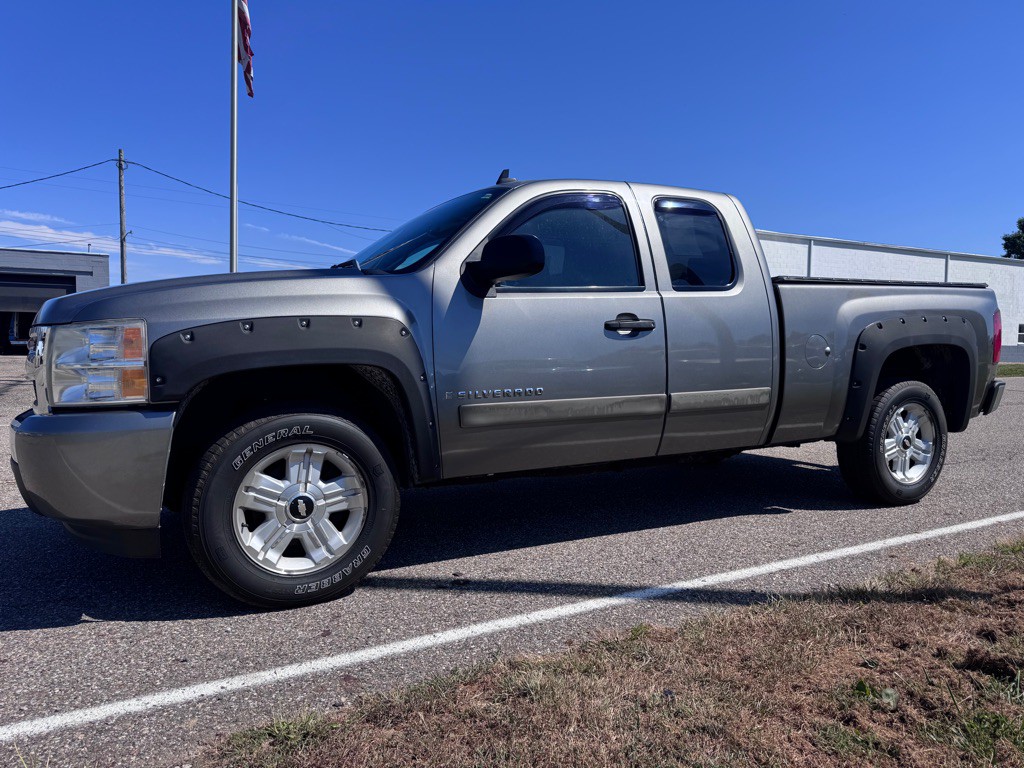 2007 Chevrolet Silverado 1500 Image 3