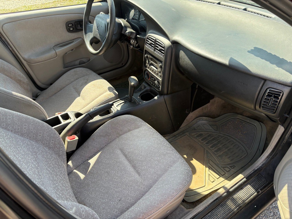 2001 Saturn SL1 Image 9