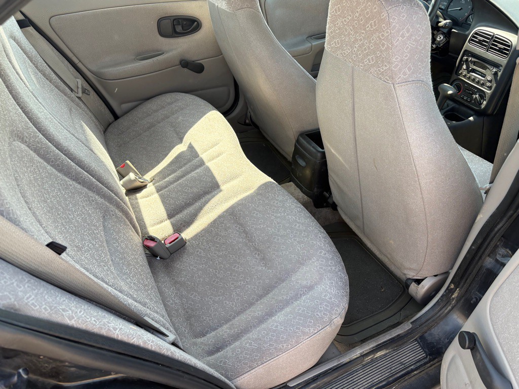 2001 Saturn SL1 Image 12