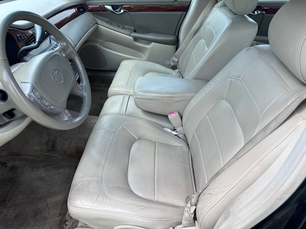 2005 Cadillac DeVille Image 9