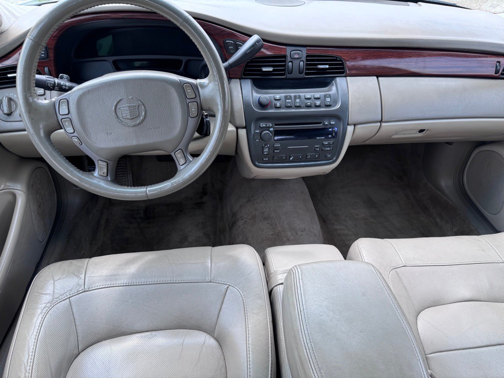 2005 Cadillac DeVille Image 10