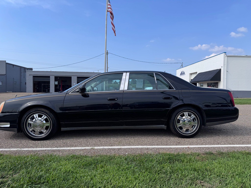 2005 Cadillac DeVille Image 8