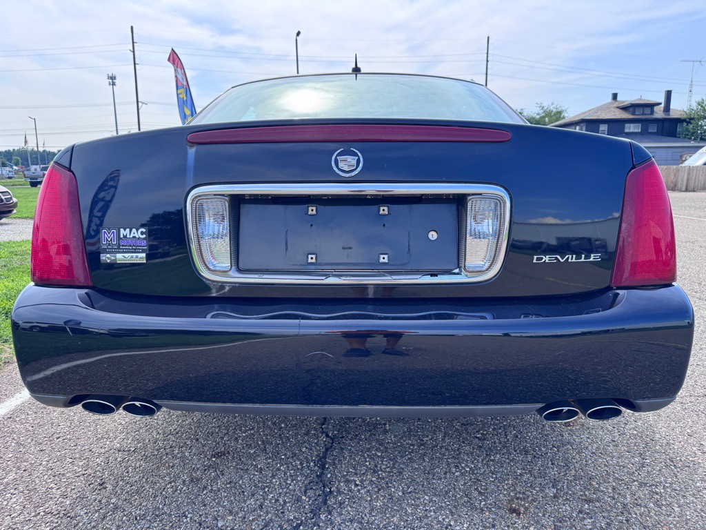 2005 Cadillac DeVille Image 14