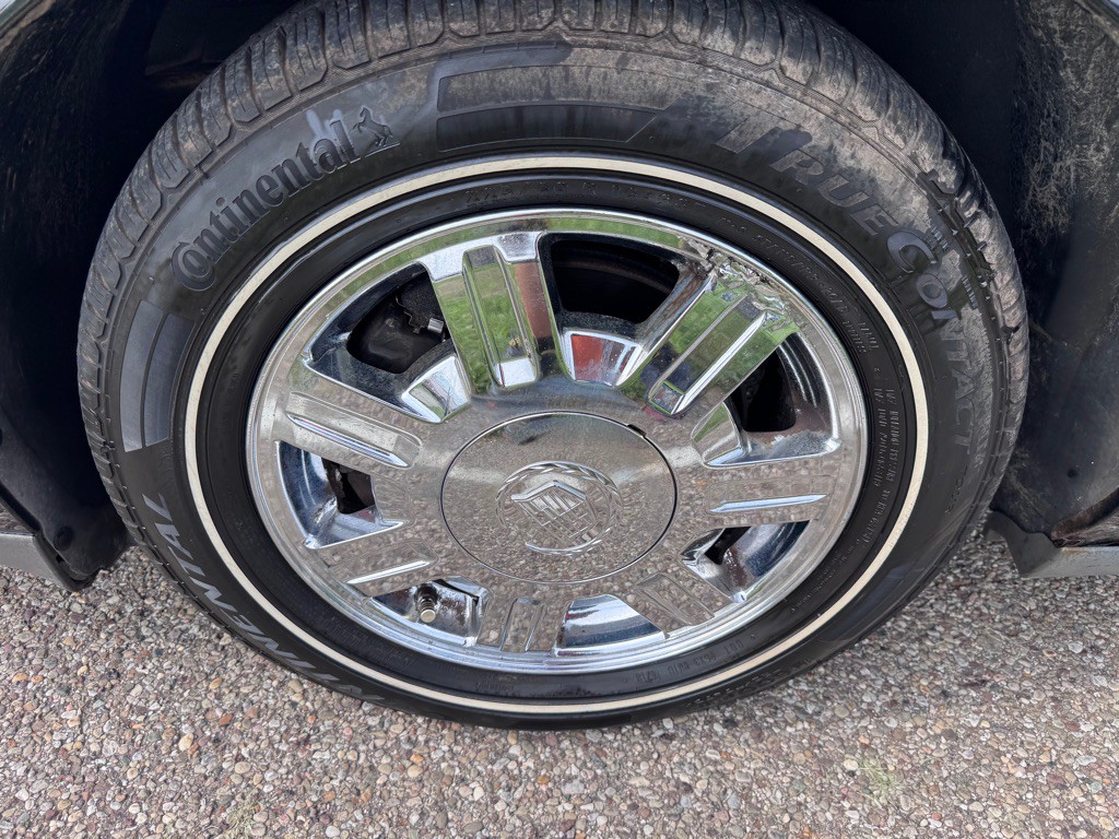 2005 Cadillac DeVille Image 15