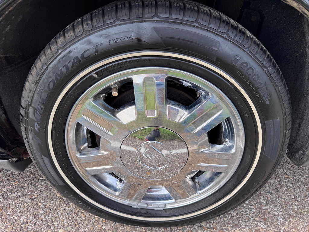 2005 Cadillac DeVille Image 16