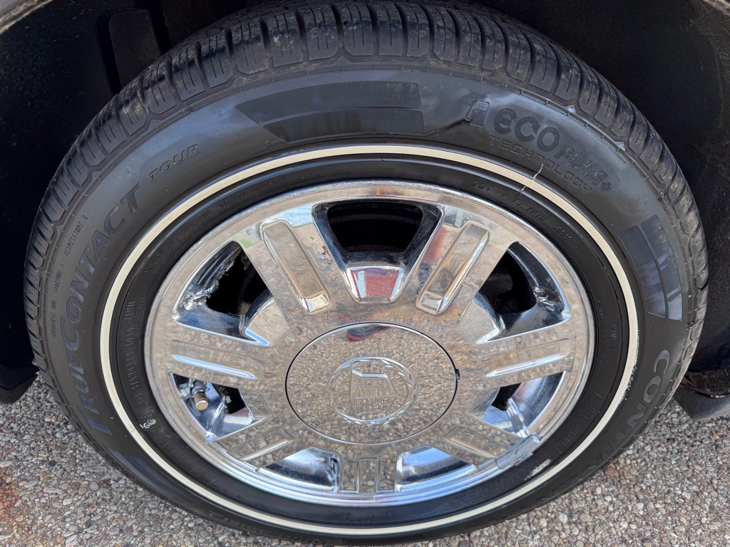 2005 Cadillac DeVille Image 17