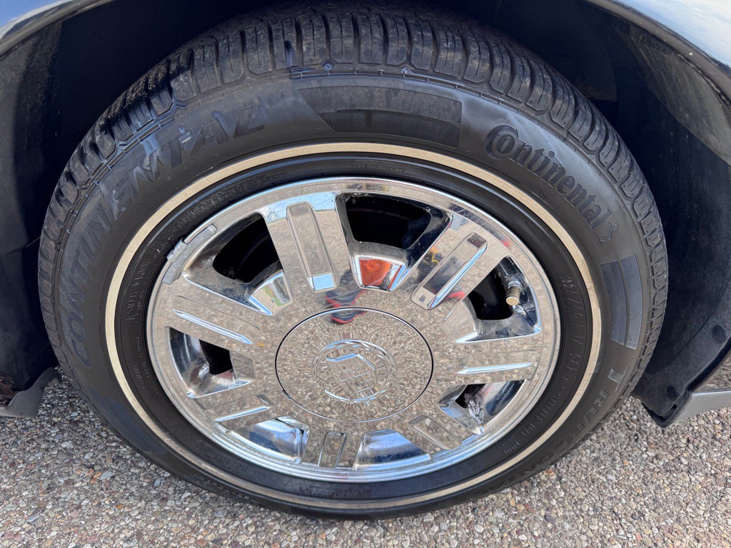 2005 Cadillac DeVille Image 18