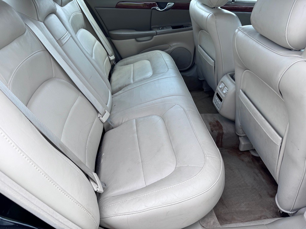 2005 Cadillac DeVille Image 12