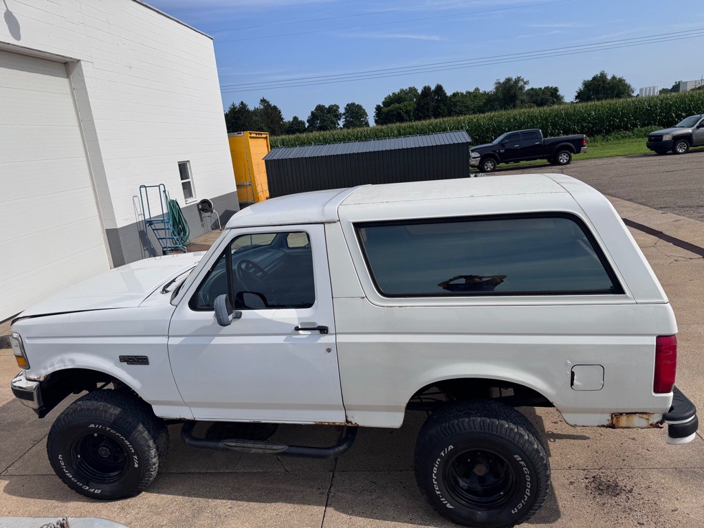 1995 Ford Bronco Image 8