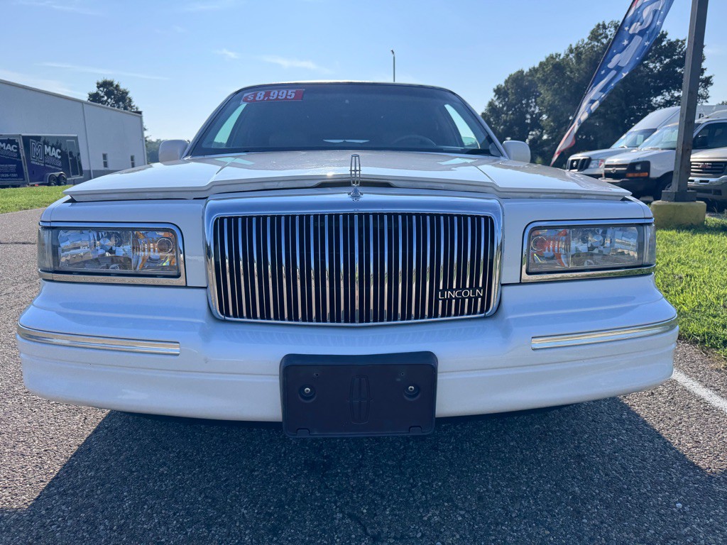 1996 Lincoln Town Car Image 3