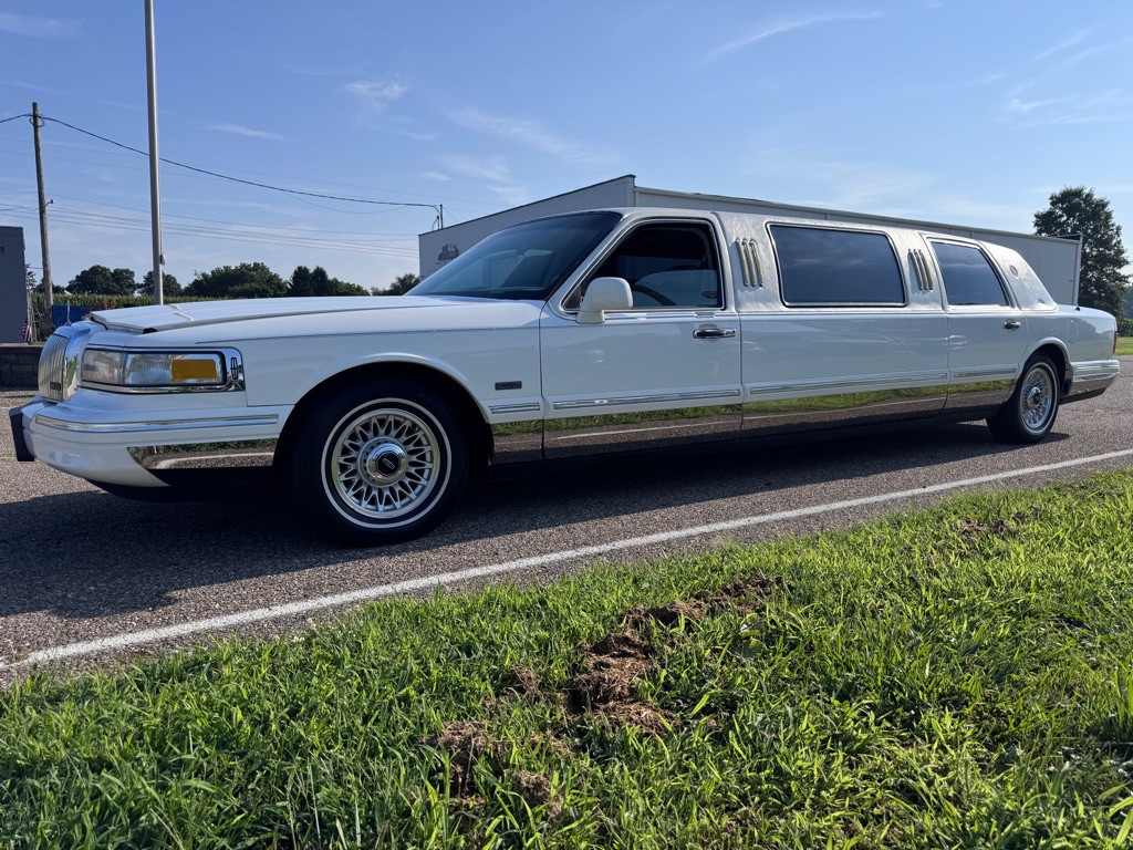 1996 Lincoln Town Car Image 4