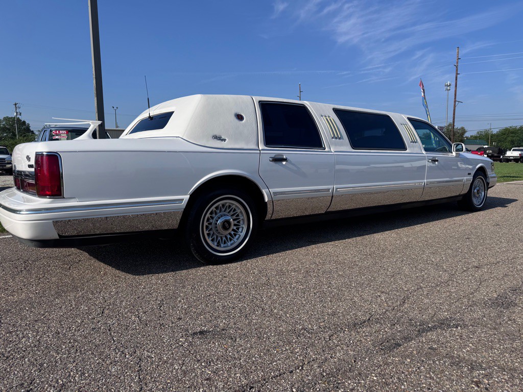 1996 Lincoln Town Car Image 6