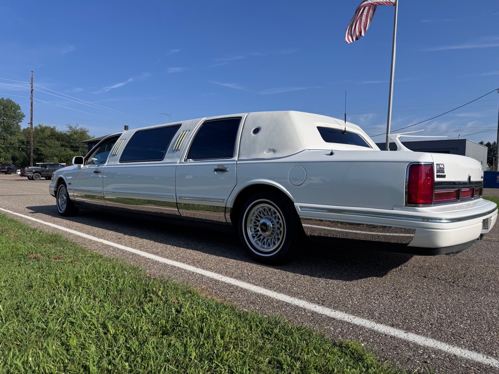 1996 Lincoln Town Car Image 7