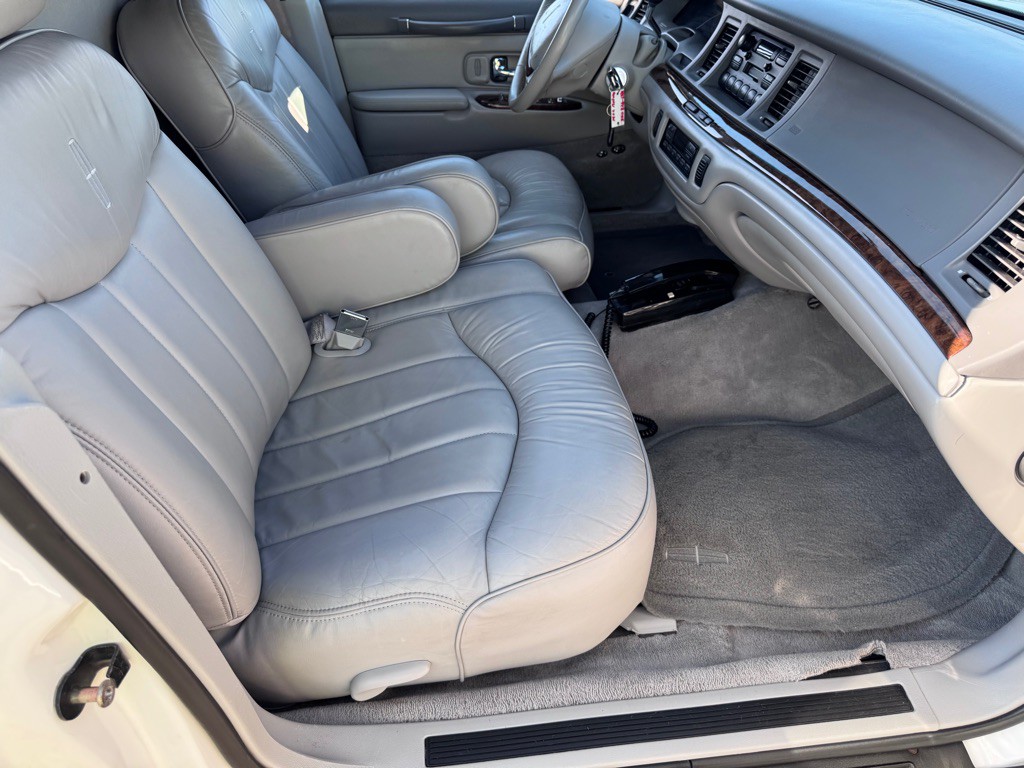 1996 Lincoln Town Car Image 11