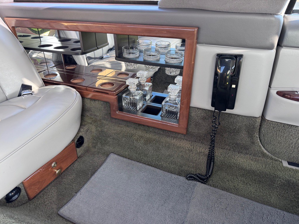 1996 Lincoln Town Car Image 16