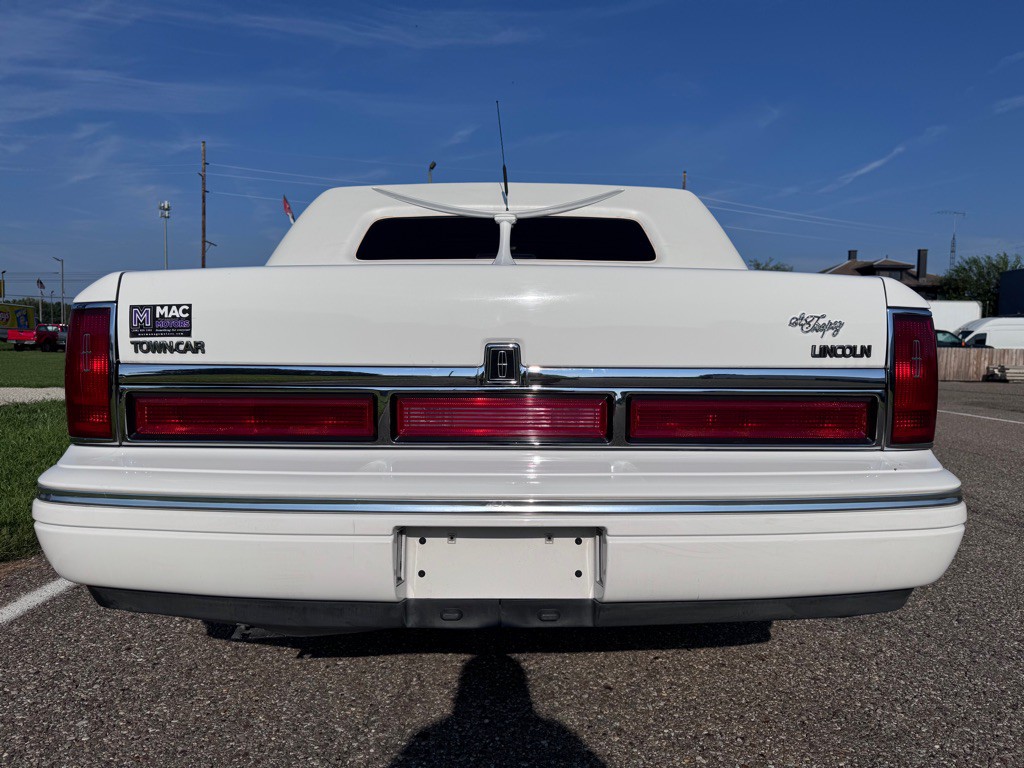 1996 Lincoln Town Car Image 17