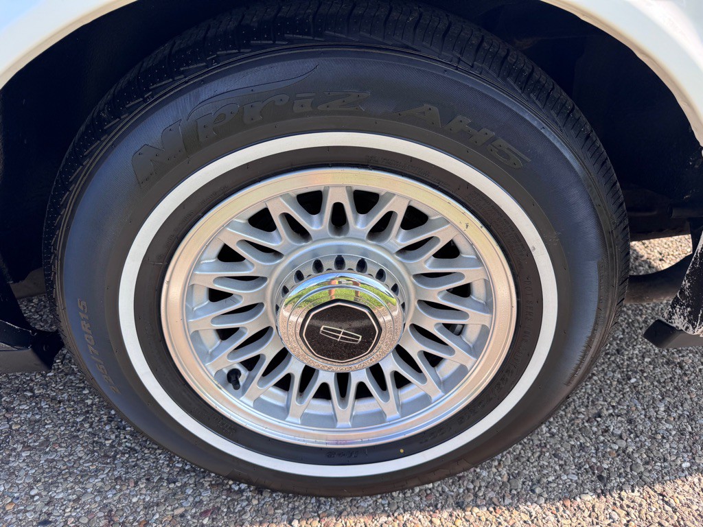 1996 Lincoln Town Car Image 19