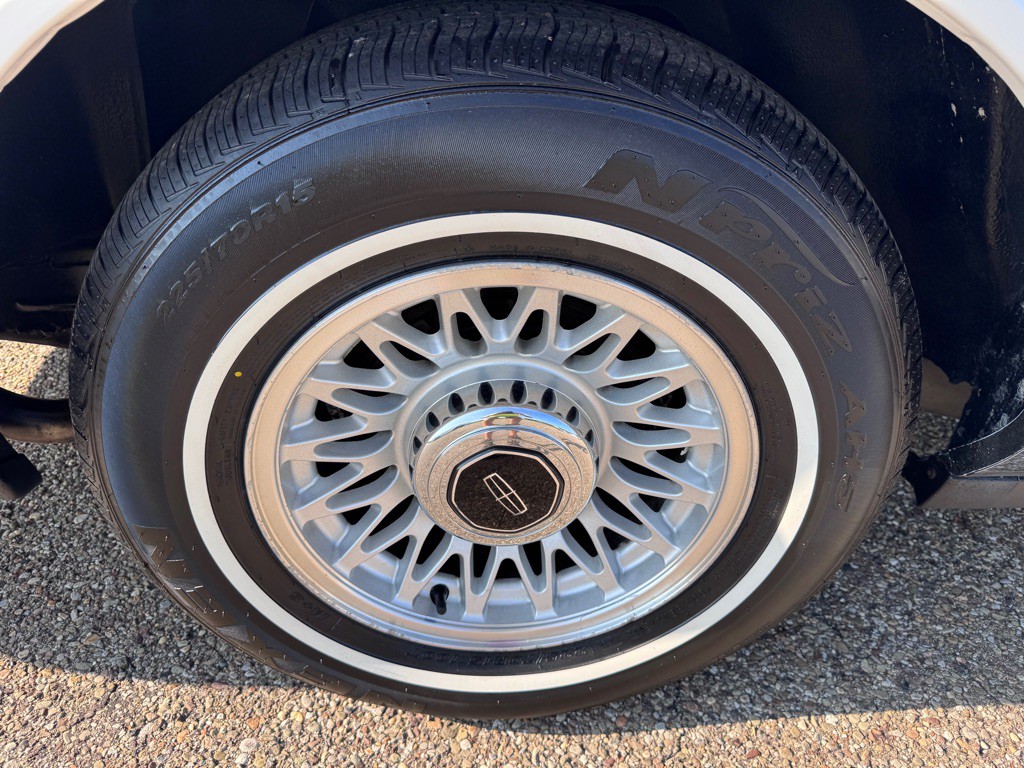 1996 Lincoln Town Car Image 20