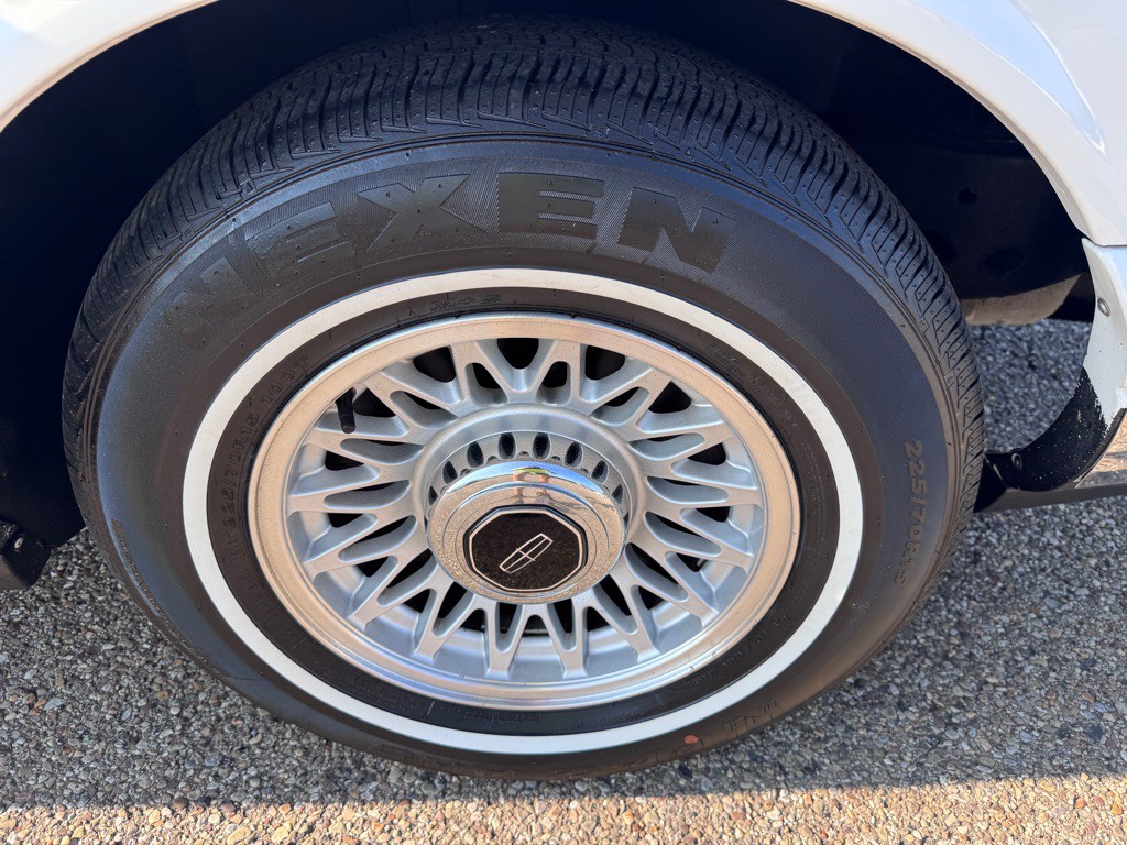 1996 Lincoln Town Car Image 21