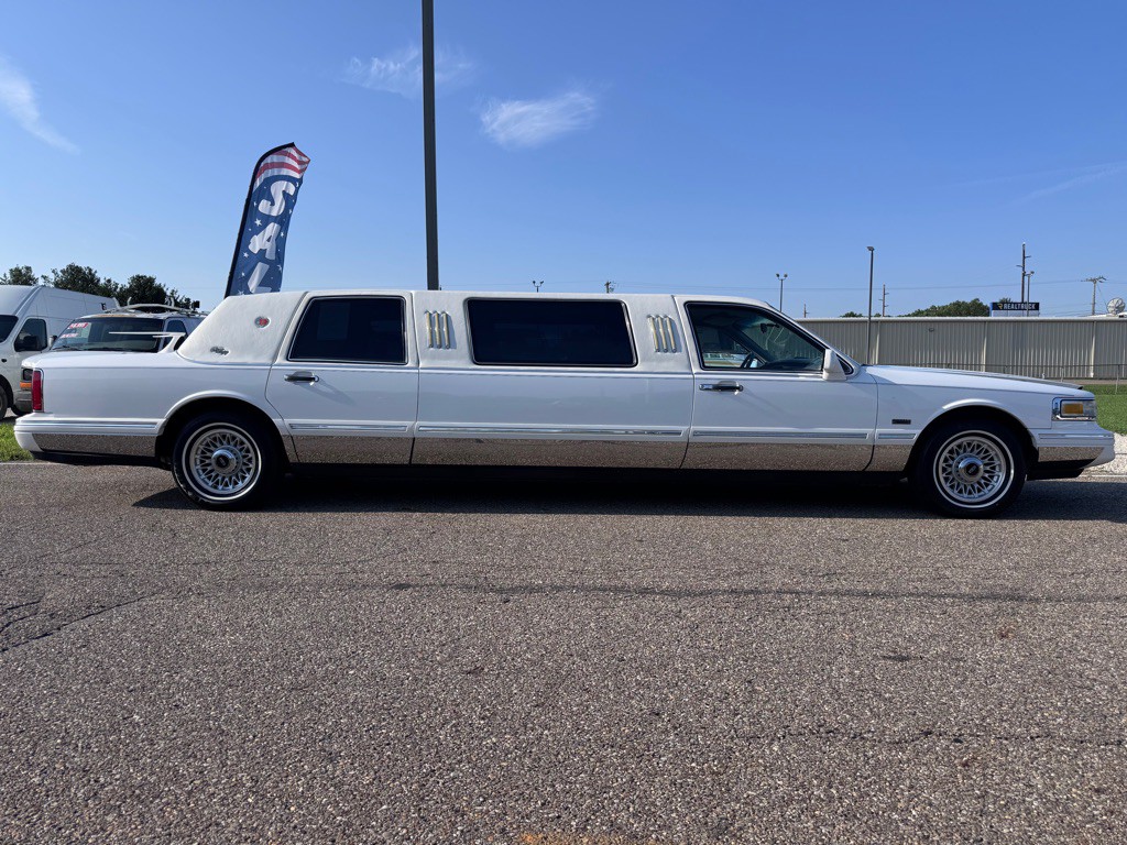 1996 Lincoln Town Car Image 22