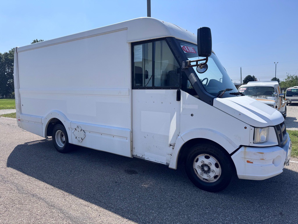 2014 Isuzu Utilimaster Van Image 1