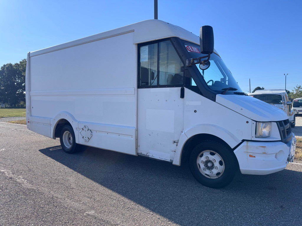2014 Isuzu Utilimaster Van Image 1