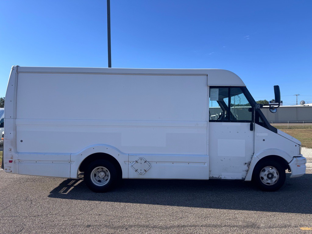 2014 Isuzu Utilimaster Van Image 19