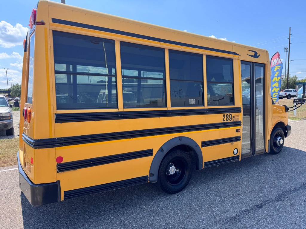 2011 Chevrolet Express Image 6