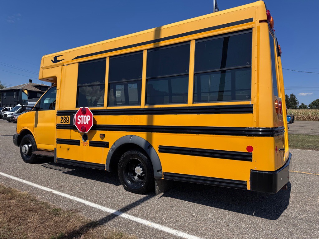 2011 Chevrolet Express Image 7